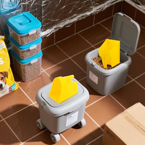 Cedilis 8 Pack Plastic Enclosed Feed Scoop, 2 Quart Heavy Duty Bird Seed Scooper with Handle, Large Scoop for Horse Chicken Goat Livestock Animal Feeding, Stackable, Durable