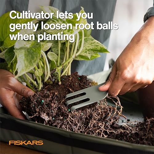 Fiskars 3-Piece House Plant Cultivating Tool Set for Indoor Gardening | Nesting Trowel, Soil Scoop & Cultivator, Stainless Steel with Green Powder Coat Finish, Space-Saving Design for Repotting - size: 3-Piece Set