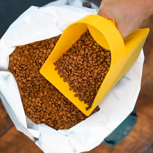 Cedilis 8 Pack Plastic Enclosed Feed Scoop, 2 Quart Heavy Duty Bird Seed Scooper with Handle, Large Scoop for Horse Chicken Goat Livestock Animal Feeding, Stackable, Durable